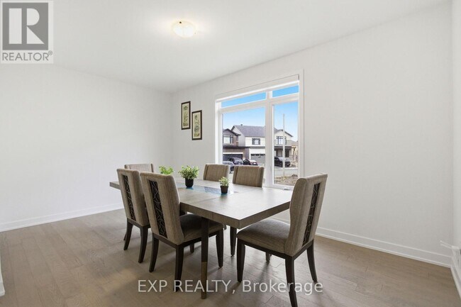 Photo - 137 Shelleright St