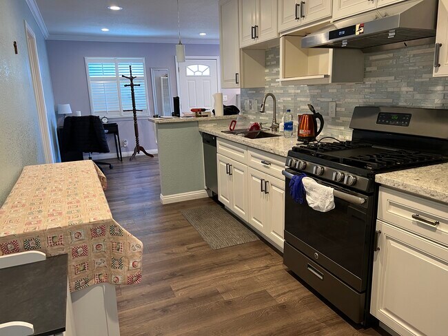 Photo - 4812 Daisy St Apartments Unit 4812