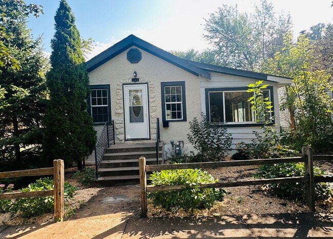 Building Photo - Gorgeous 2 Bedroom Single Family in St Paul! Rental