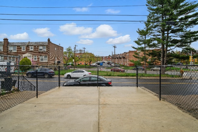 Photo - 1452 Hellerman St