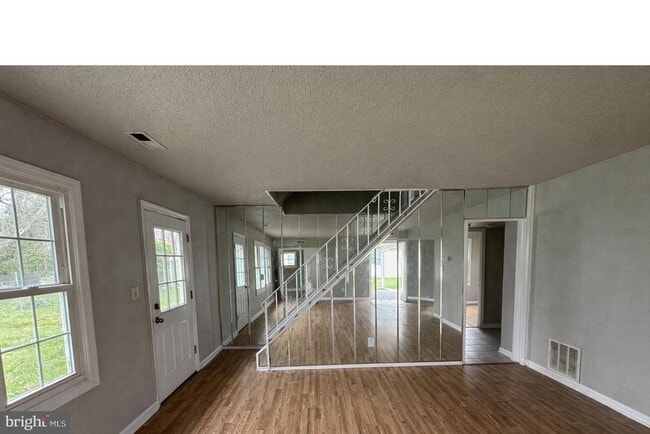 Building Photo - 75 Mainbridge Ln