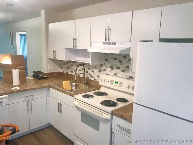 8121 SW 21st Ct Unit 8121