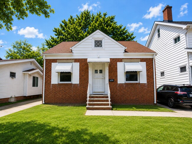 Building Photo - Move-In Ready 3BR Home in Desirable Euclid Location