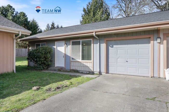 MOVE IN READY NOW! Charming Olympia Duplex... - MOVE IN READY NOW! Charming Olympia Duplex... House