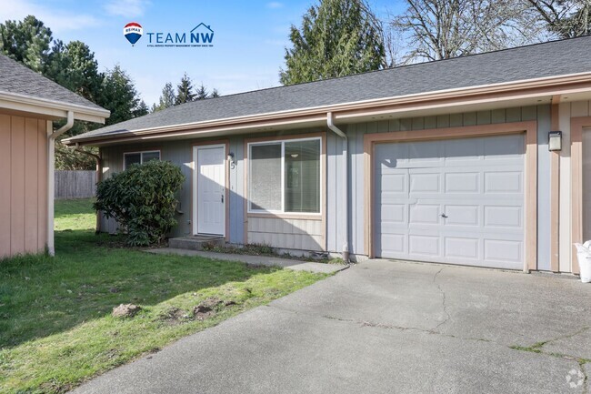 Building Photo - MOVE IN READY NOW! Charming Olympia Duplex... Rental