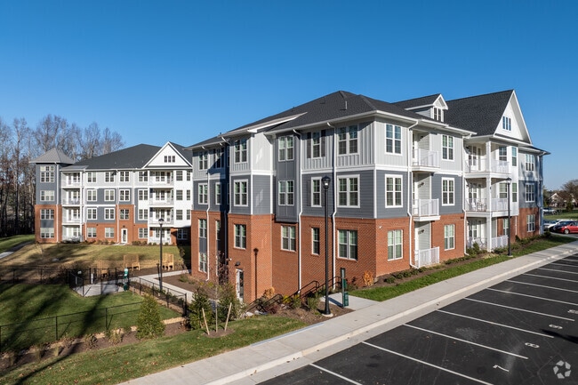 6050 Harbour Green Dr