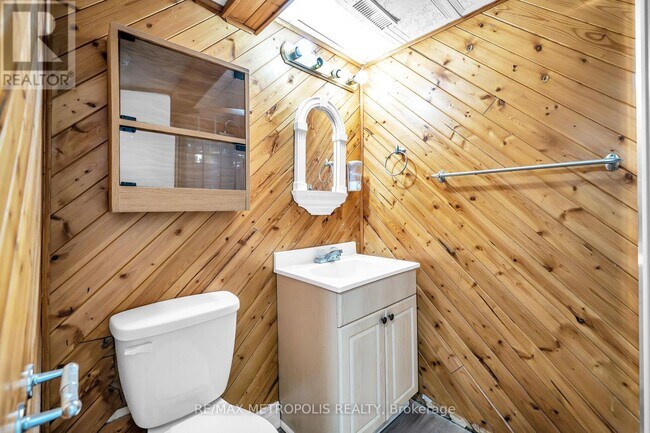 Photo - 48 Billingsgate Crescent