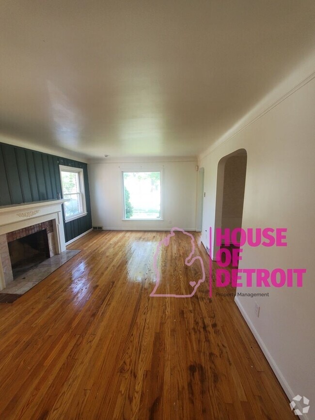 Building Photo - Summer Special~ 3 BEDROOM 1 BATH BUNGALOW ... Rental