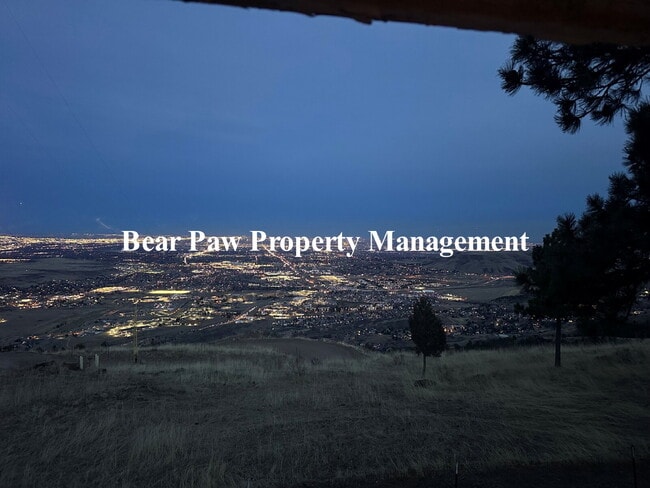 Building Photo - Views for Miles!!