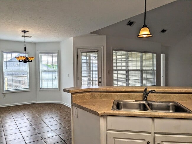 Photo - 508 Simoni Pl