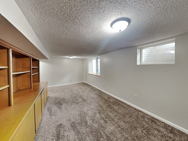 Photo - 3405 Ensign Ave N