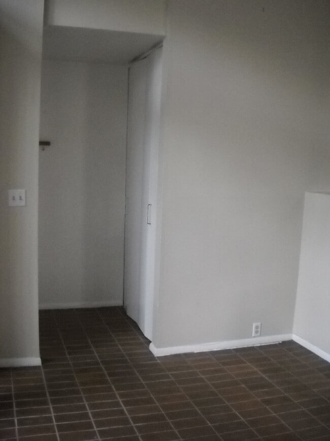Photo - 344 4th St NE