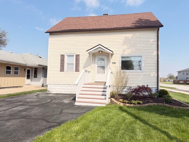 2 Front View 2 - 9351 Kennedy Ave Unit #1