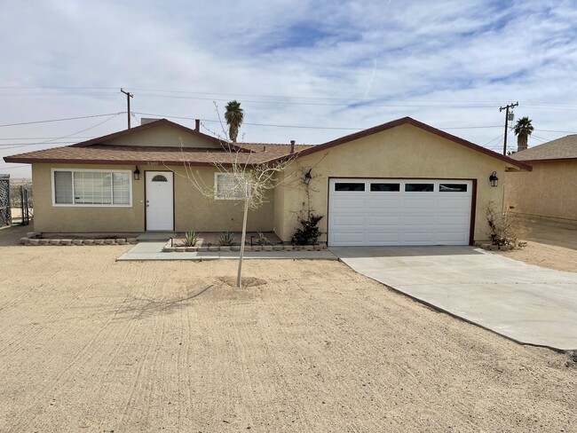 Front - 5369 Mariposa Ave House