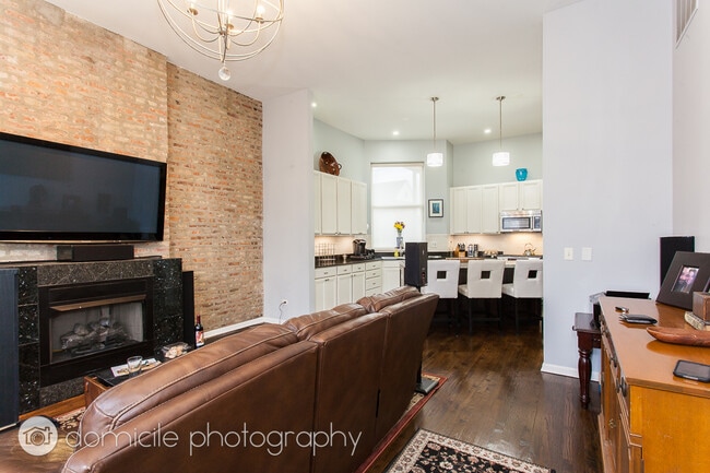 Building Photo - 2113 W Washington Blvd Unit 01i
