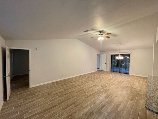 Photo - Beautiful Single Family Home! $2395/1085ft2-South Sarasota, 3-Bed/2-Bath, Fully Renovated: Annual...