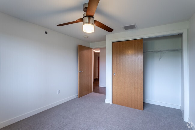 2BR, 2BA - 1319 SF