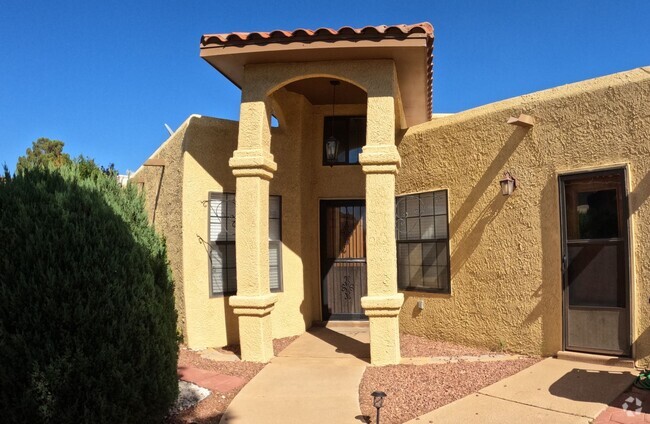 Building Photo - 2062 Pinecone Way Rental