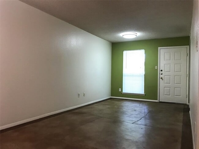Photo - 5701 Woodrow Ave Unit 103