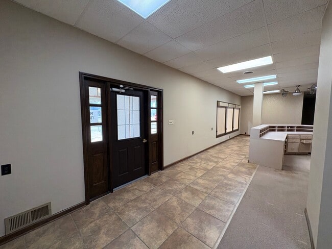 1207 W Main St