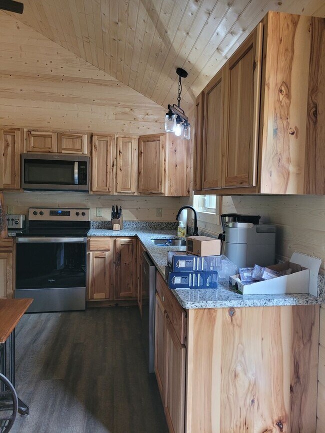 Photo - Beautiful Brand New 2bd Cabin in Trade, Tennessee