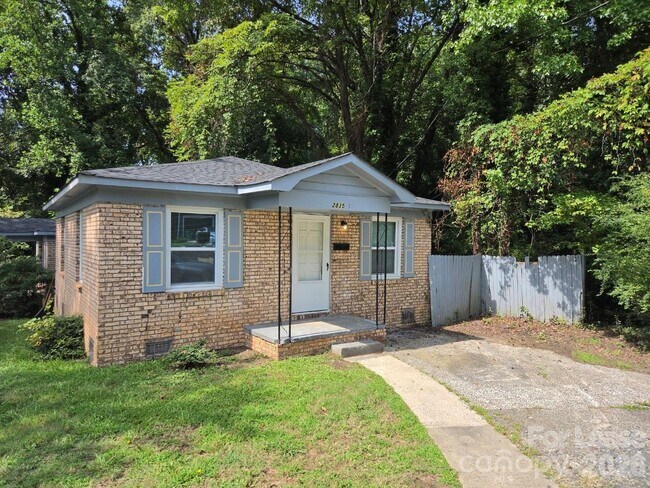 Building Photo - 2835 Willow St Unit 1