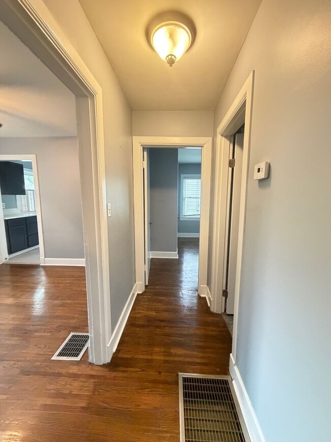 Photo - 3 Bedroom Home With A  Basement And Large Back Yard