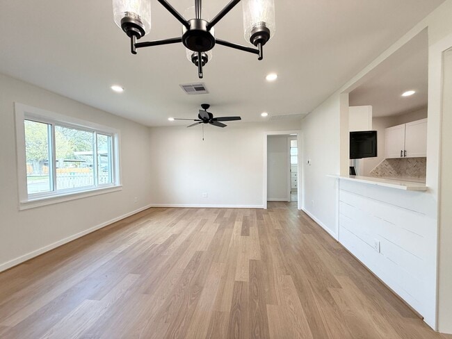 Photo - Spacious 3/2/1 w/ Study in Red Bluff Terrace (Pasadena)