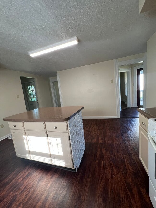 Photo - 30 Hancock St SE