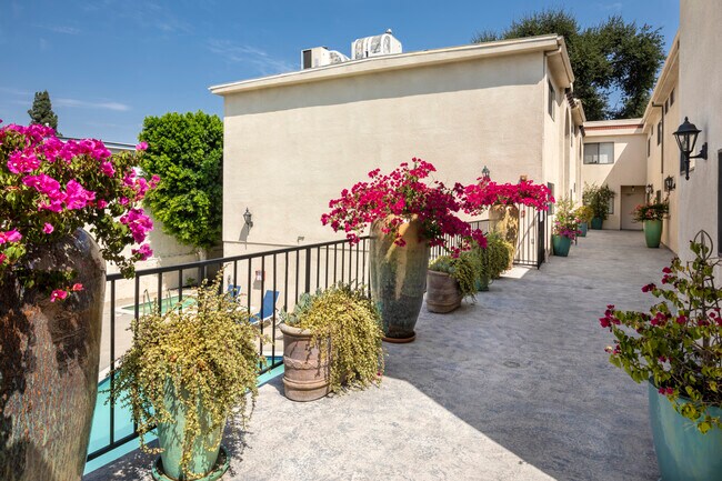 Photo - White Oak Apartments