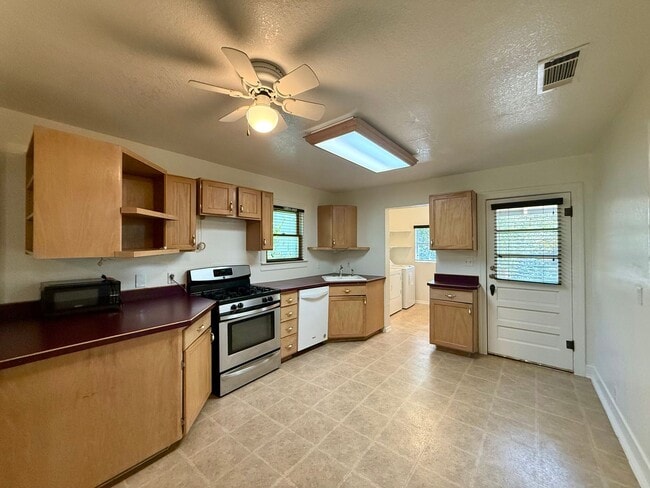 Photo - 4709 Avenue H