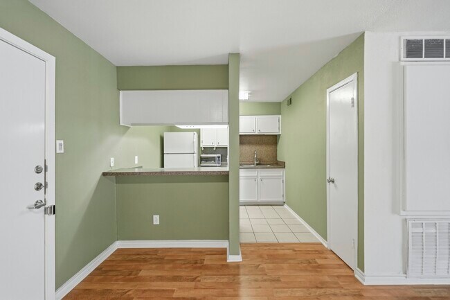 3131 Cummins St Unit 80