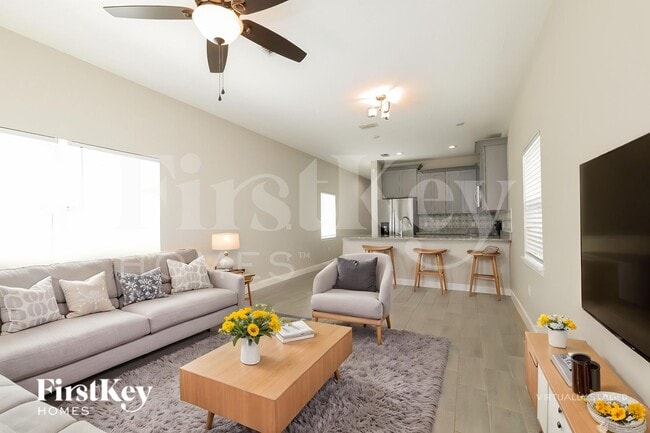 Photo - 421 N Finley Ave
