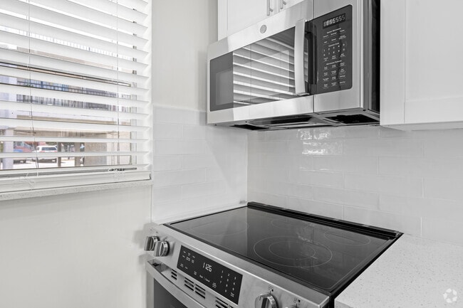 2BR, 1BA - 1,000SF - Kitchen