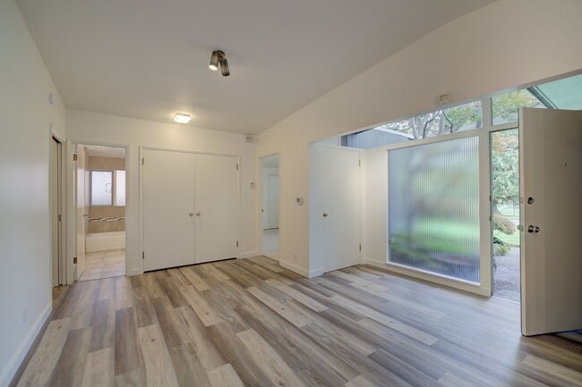 Photo - 4Bd/1.75Ba Seattle House