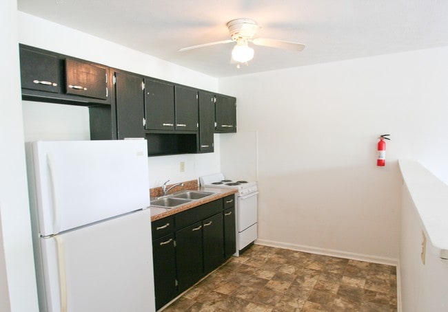 Photo - Oldham Square Apartments
