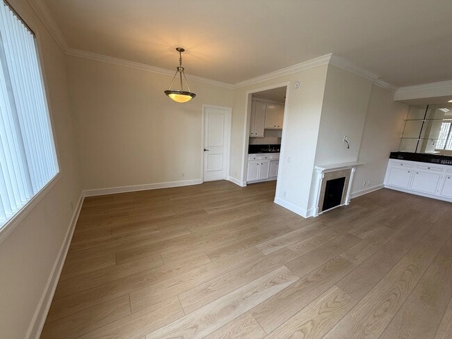 Photo - 1940 Malcolm Ave Unit 201