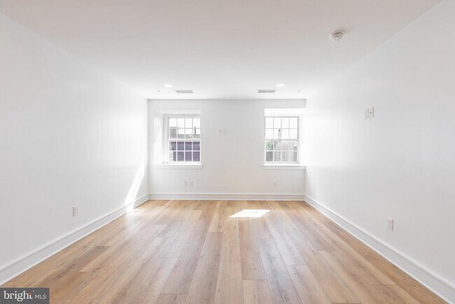 Photo - 1 N Main St Unidad 3