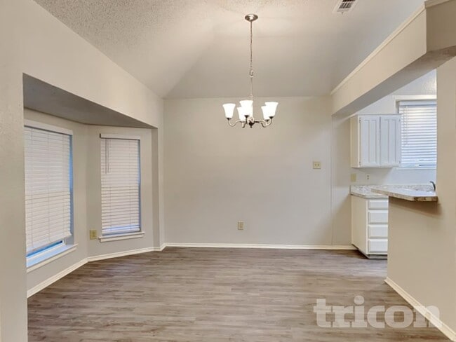 Photo - 2851 Linden Ln