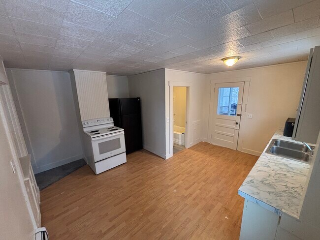 Photo - 602 Maine Ave Unit #4 2f