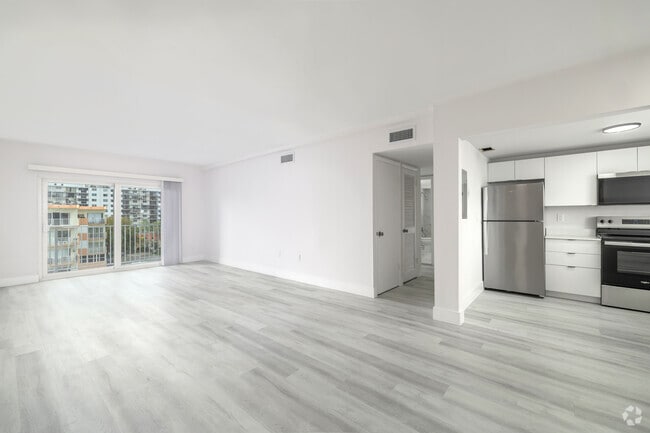2BR, 2 BA - Living Room - Marina View