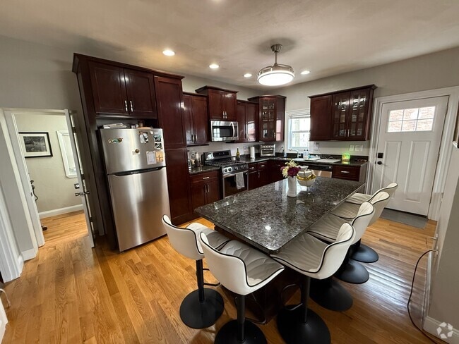 Building Photo - 273 Dorchester St Unit 1 Rental