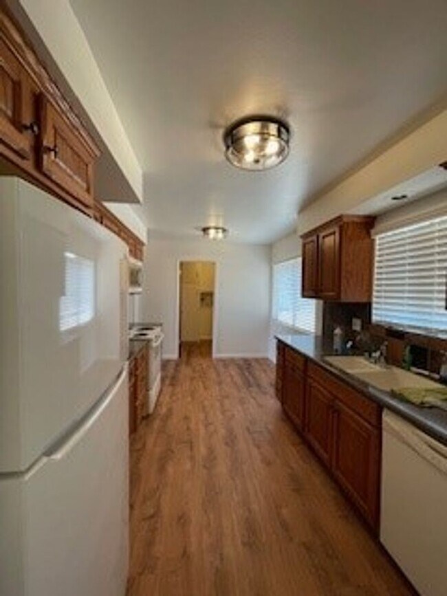 Newly renovated 2 bedroom, 1 bath duplex w... House House Rental in