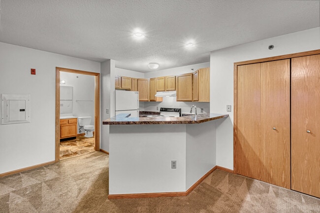 D- Kitchen - Hunter's Creek