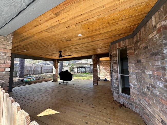 Building Photo - 17707 Moss Point Dr Rental