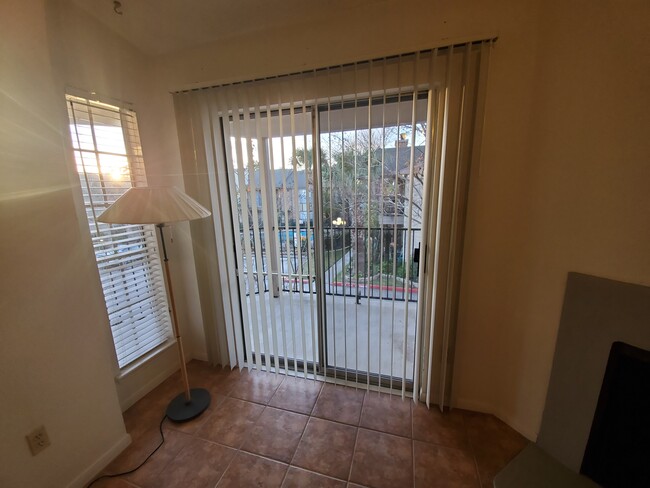 Living Area through balcony - 2121 Hepburn St Unidad 602 Rental