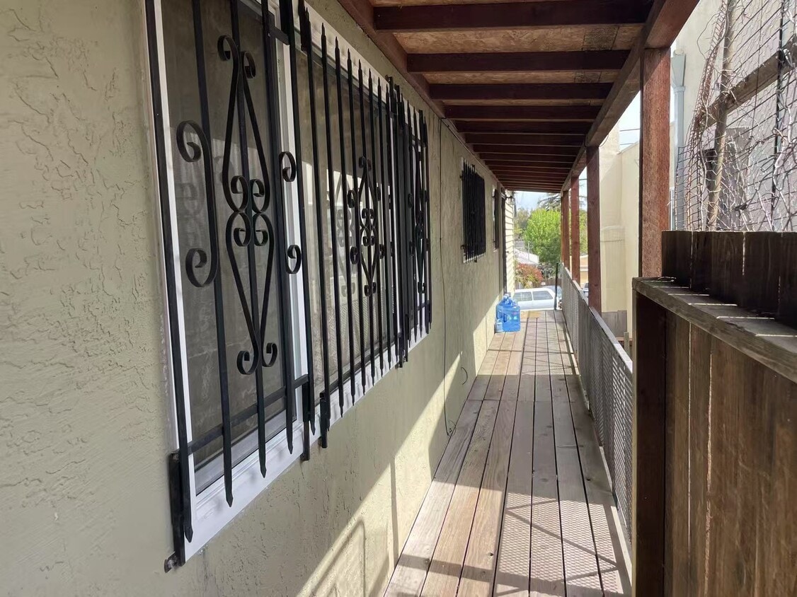 Photo - 2715 25th Ave (Oakland, CA)