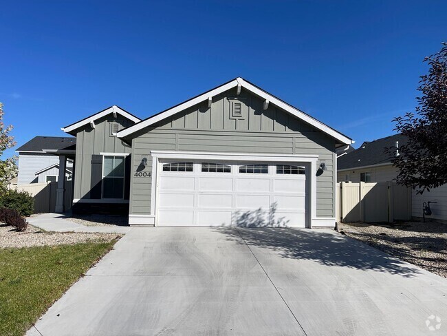 Building Photo - Newly Built 3 Bedroom Home w/ Hardwood Flo...