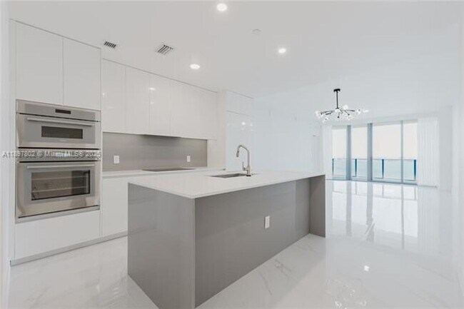 Photo - 700 NE 24th St Unit 700 NE 24th St  2603