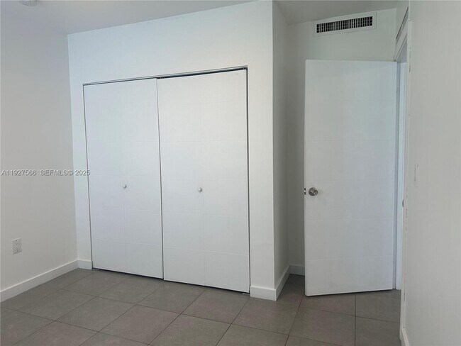 Photo - 2206 Simms St